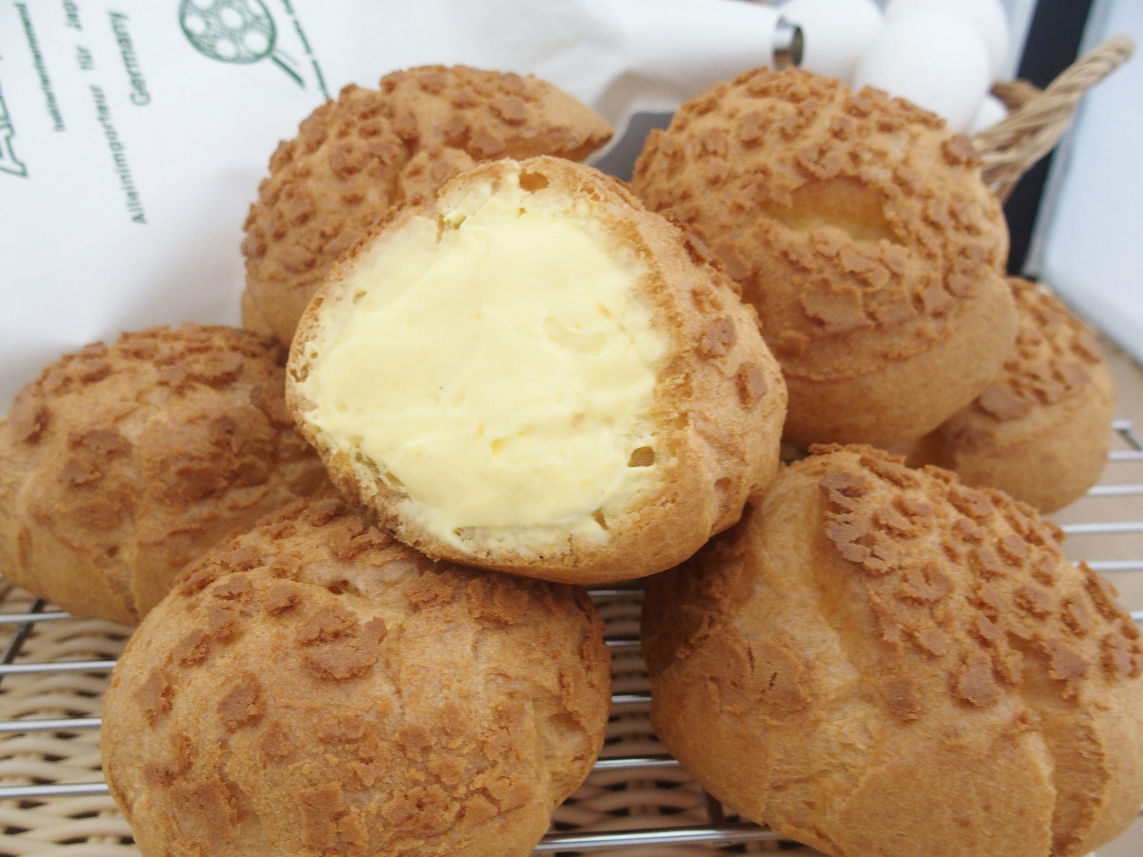 シュークリーム100円期間限定厚木市しあわせのお菓子ツリーオーブン シュークリーム100円期間限定厚木市しあわせのお菓子ツリーオーブン